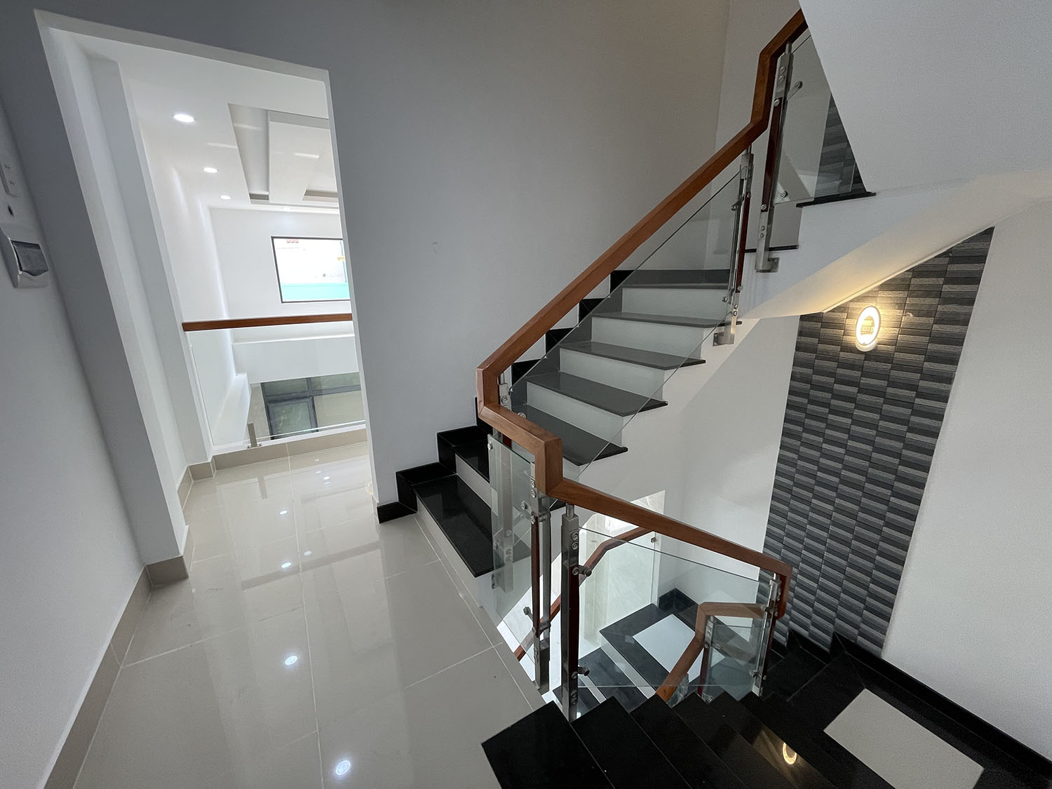 Tuyệt phẩm 3 lầu (4x15) 6 phòng t.kế Singapore, mới xây dựng, hẻm đẹp Phan Đình Phùng - gần PXLong